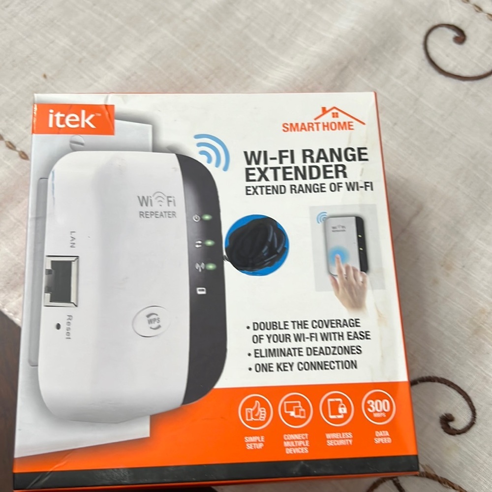Smart Home Wi-Fi Extender - Picture 2 of 8